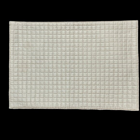 4 Cream Quilted Dining Table Placemats Elegant Waffle Decor 12.5" X 18.5" - Picture 3 of 8